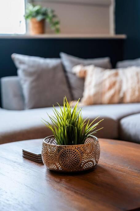Central Maidstone Contractor Flat Экстерьер фото