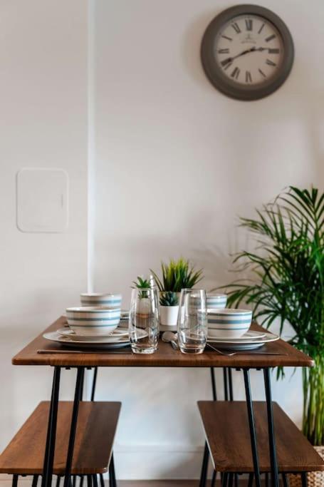 Central Maidstone Contractor Flat Экстерьер фото